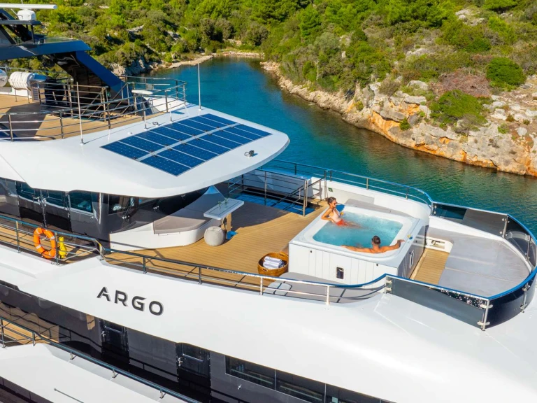Noleggio Yacht di lusso Custom con patente nautica