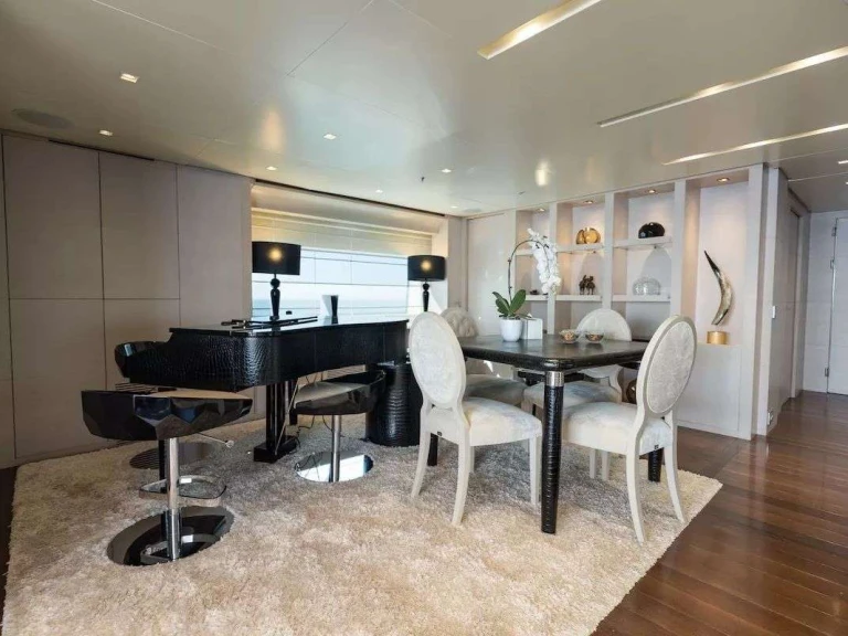 Noleggio Yacht di lusso Custom con patente nautica