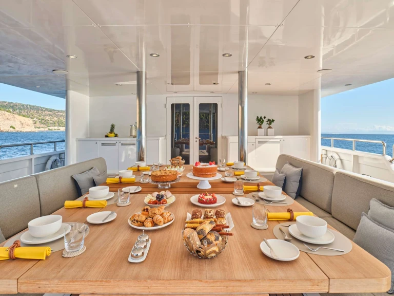 Noleggiare una Benetti SOJO a Atene
