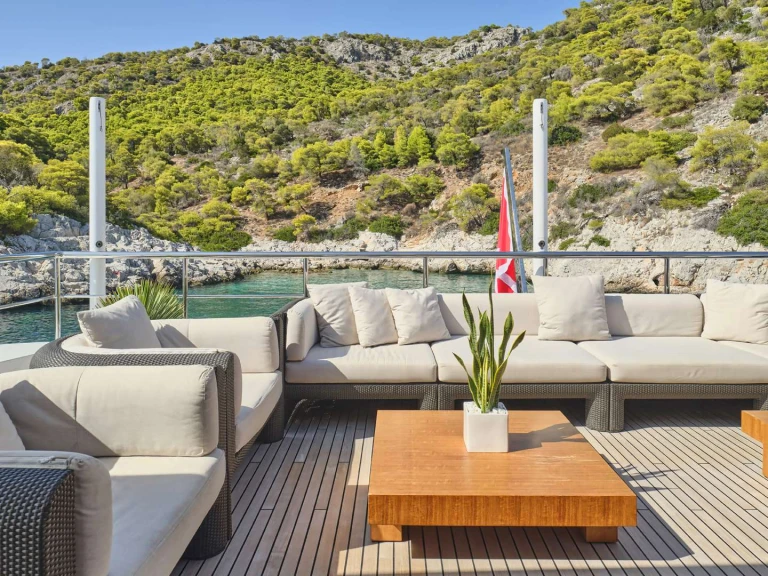 Noleggio Yacht di lusso Custom con patente nautica