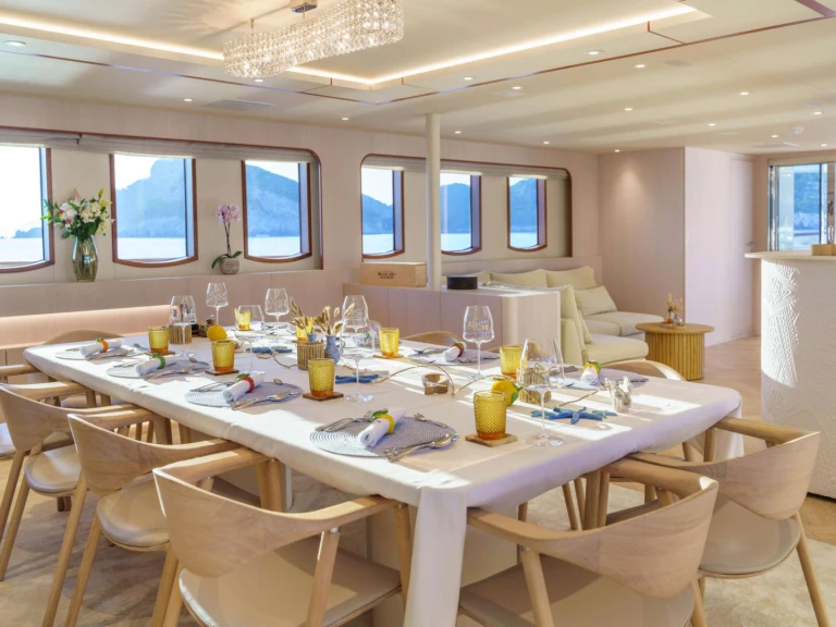 Noleggio Yacht di lusso Custom con patente nautica