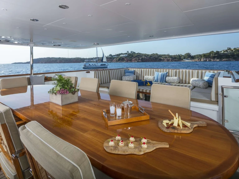 Noleggio Yacht di lusso Feadship con patente nautica