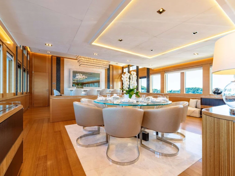 Noleggio Yacht di lusso Palmer Johnson con patente nautica