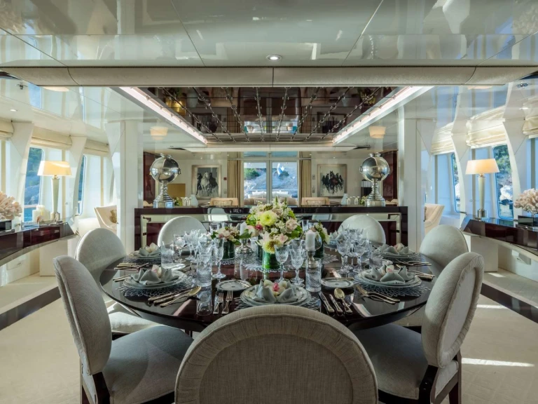 Noleggio Yacht di lusso Abeking & Rasmussen con patente nautica