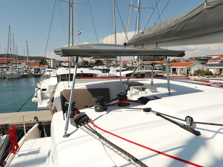 Fountaine Pajot Lucia 40 da affittare a  Pola
