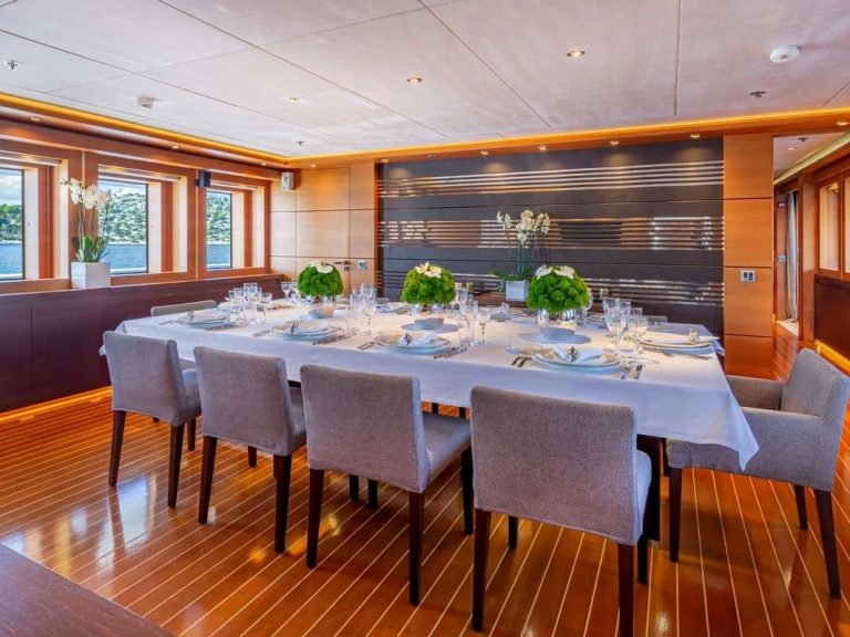 Noleggio Yacht di lusso Mondomarine con patente nautica