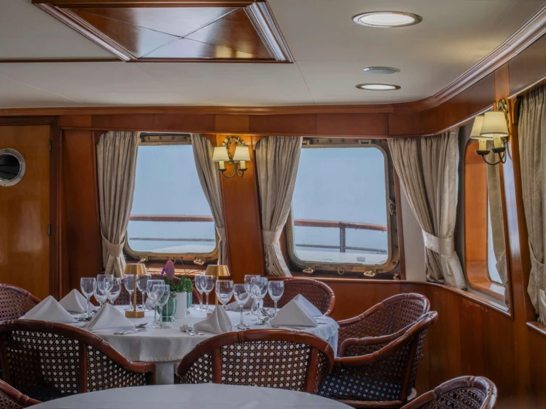 Noleggio Yacht di lusso con o senza skipper Custom a Il Pireo