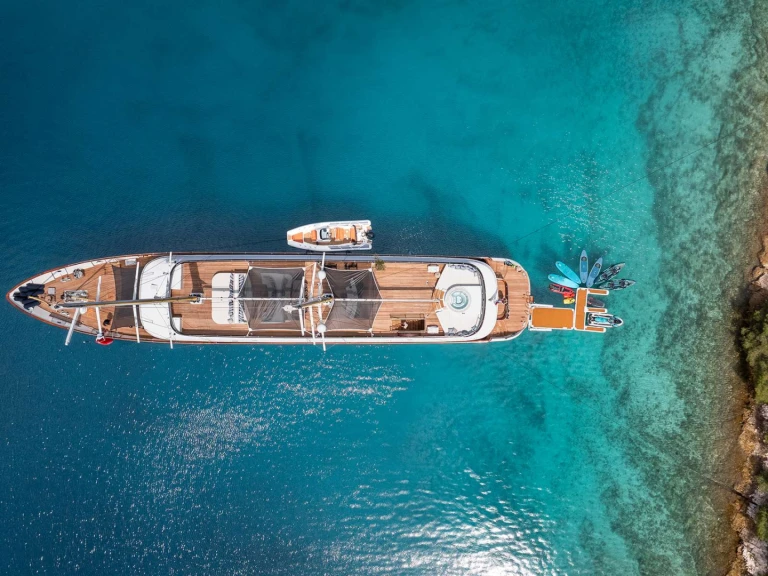 Noleggio Yacht di lusso Custom con patente nautica