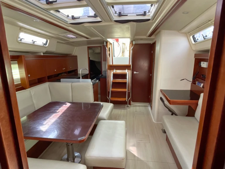 Noleggiare una Hanse Hanse 455 a Álimos