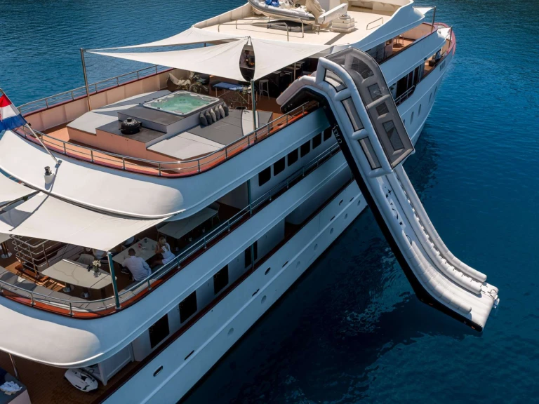 Noleggio Yacht di lusso Custom con patente nautica