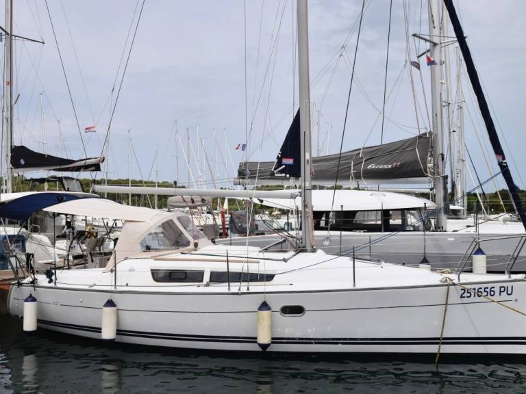 Noleggio barche Pola economico Sun Odyssey 32i