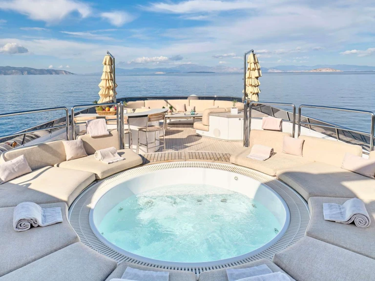 Noleggio Yacht di lusso Heesen con patente nautica