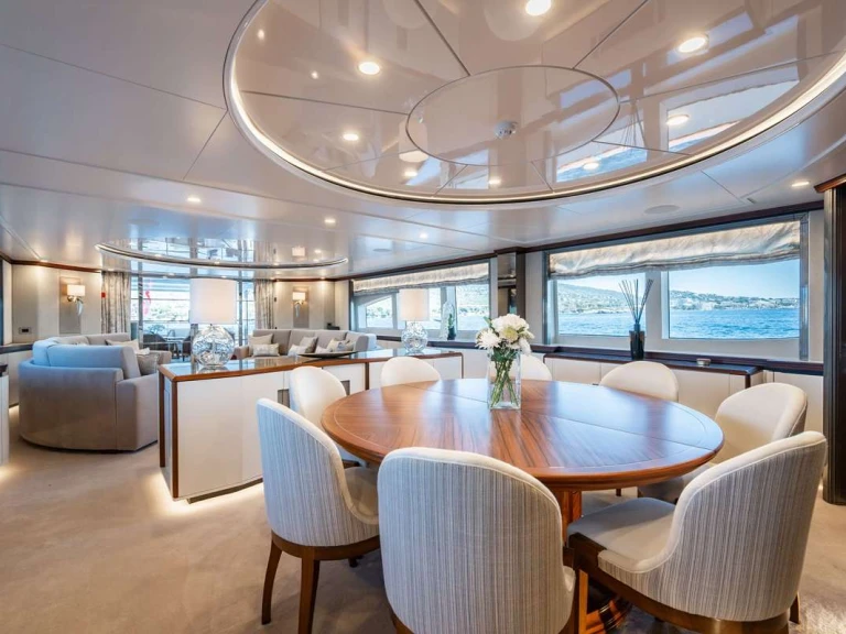 Noleggio Yacht di lusso con o senza skipper CRN Ancona a Cannes