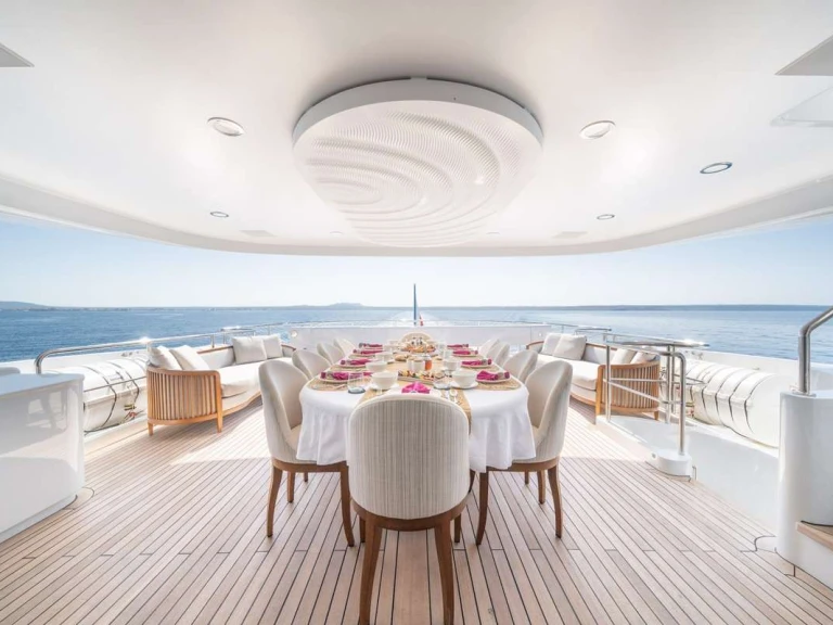 Noleggio Yacht di lusso CRN Ancona con patente nautica