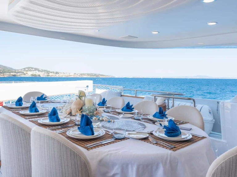 Yacht di lusso a noleggio a Cannes al miglior prezzo