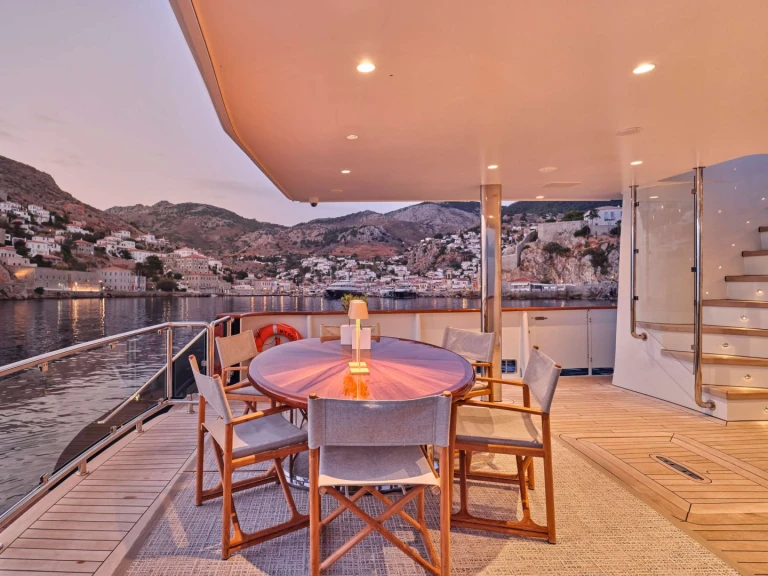 Noleggio Yacht di lusso Custom Line con patente nautica