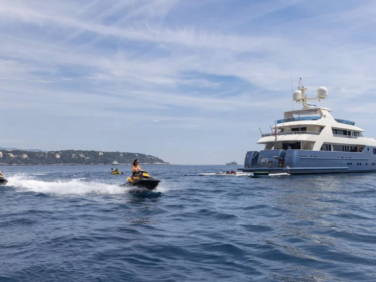 Noleggiare una Concept-Marine IRAMA a Ventimiglia