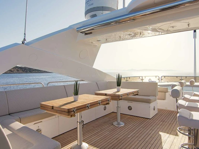 Noleggio Yacht di lusso Sunseeker con patente nautica