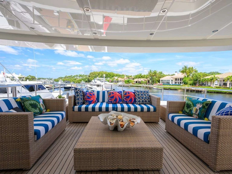 Noleggio Yacht di lusso IAG con patente nautica