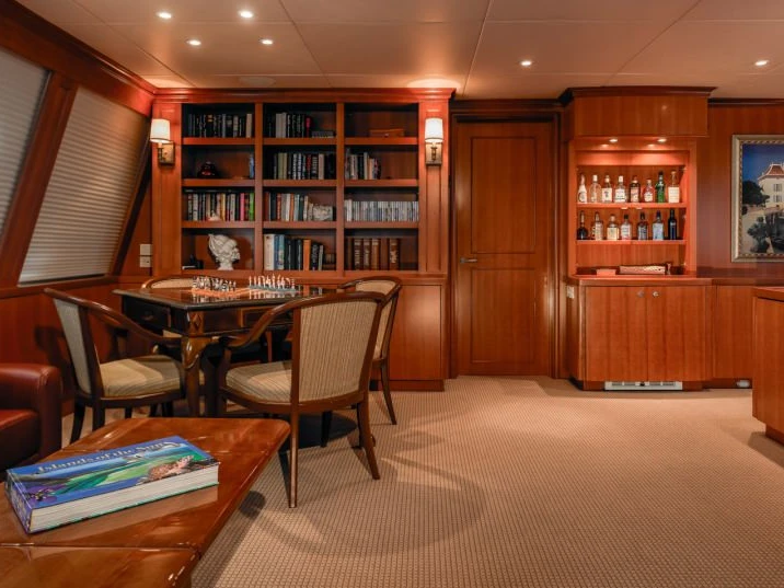Noleggio Yacht di lusso Delta Marine con patente nautica