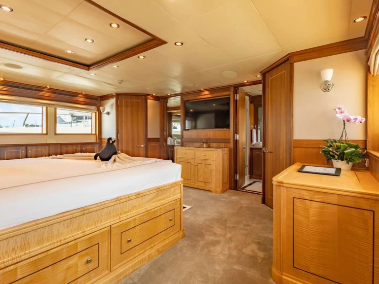 Noleggio Yacht di lusso Palmer Johnson con patente nautica