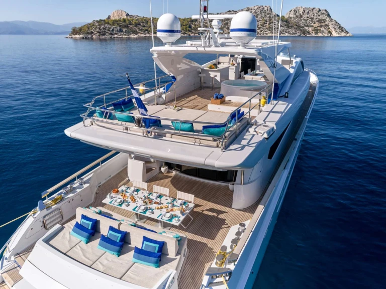 Noleggio Yacht di lusso Couach con patente nautica