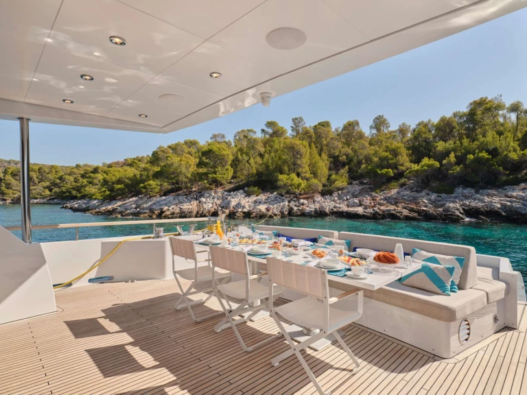 Yacht di lusso a noleggio a Atene al miglior prezzo
