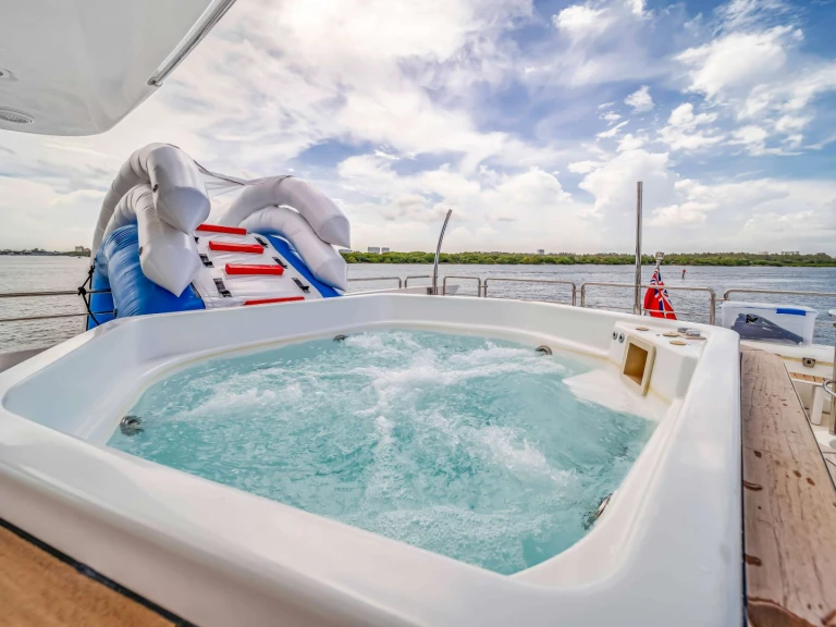 Noleggio Yacht di lusso Azimut con patente nautica
