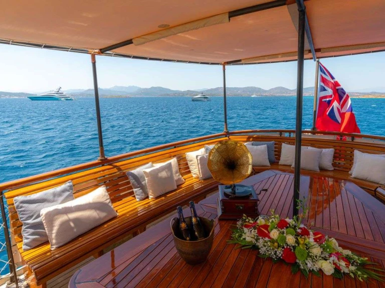 Yacht di lusso a noleggio a Cannes al miglior prezzo