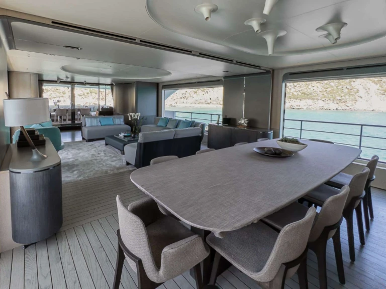 Noleggio Yacht di lusso Azimut con patente nautica