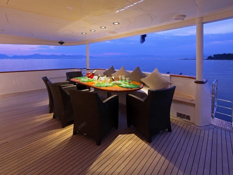 Noleggiare una Custom SEA SHELL a Cannes