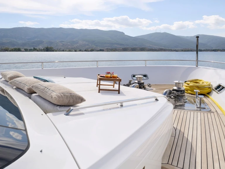 Yacht di lusso a noleggio a Atene al miglior prezzo