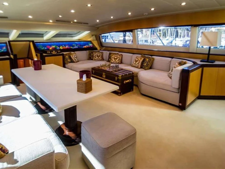 Noleggio Yacht di lusso Mangusta con patente nautica