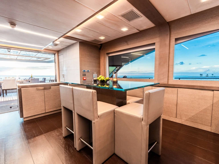 Noleggiare una MonteCarloYachts CIELO NERO a Bahamas