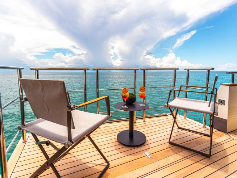 Noleggio barche Bahamas economico CIELO NERO