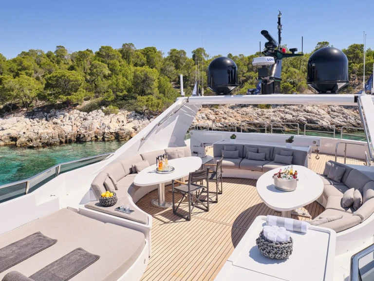 Noleggio Yacht di lusso Cantieri di Pisa, Italy con patente nautica