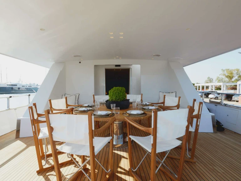 Noleggio Yacht di lusso Cantieri di Pisa, Italy con patente nautica