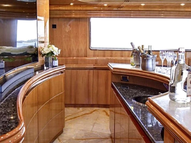 Noleggiare una Custom 103' Custom Build a Miami