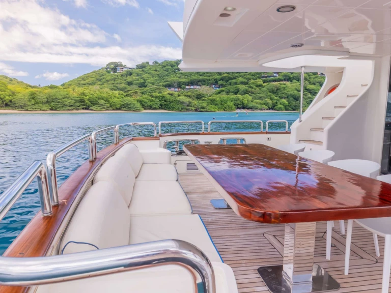 Noleggio Yacht di lusso Azimut con patente nautica