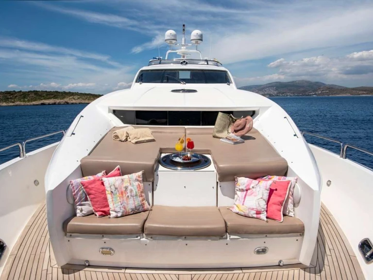 Yacht di lusso a noleggio a Atene al miglior prezzo