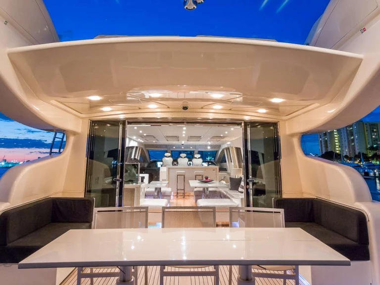 Yacht di lusso a noleggio a Miami al miglior prezzo