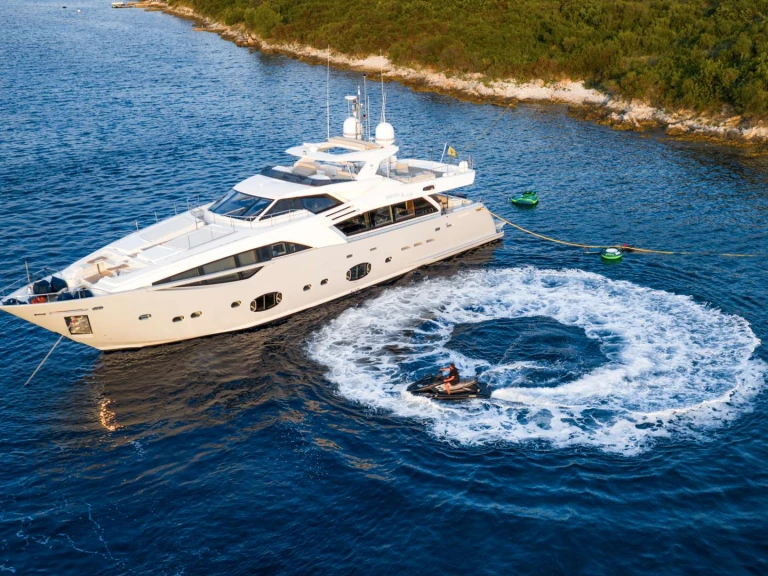 Noleggio Yacht di lusso con o senza skipper Ferretti a Rogosnizza