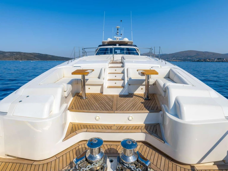 Noleggio Yacht di lusso Ferretti con patente nautica
