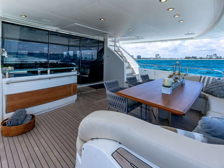 Noleggio barche Princess, UK NO CURFEW a Port Jefferson su Samboat