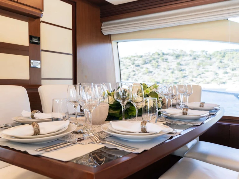 Noleggio Yacht di lusso con o senza skipper Azimut a Atene