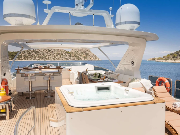 Noleggio Yacht di lusso Azimut con patente nautica