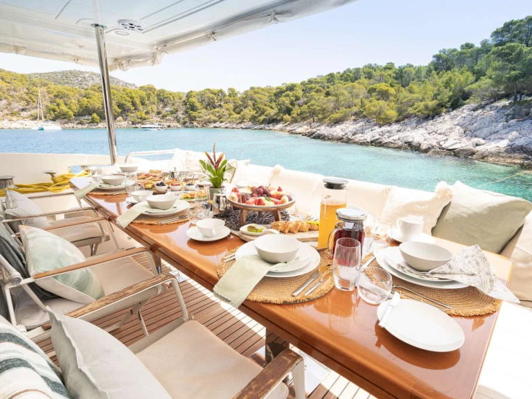 Yacht di lusso a noleggio a Atene al miglior prezzo