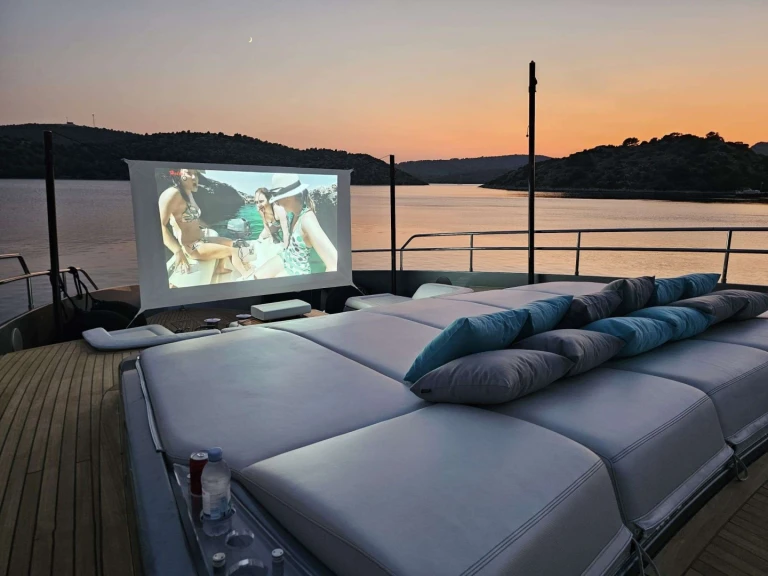Noleggio Yacht di lusso Riva con patente nautica