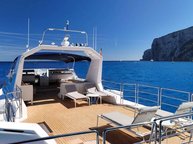 Noleggio Yacht di lusso con o senza skipper DE VRIES a Olbia