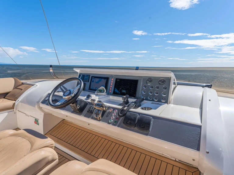 Noleggio a Antibes – Princess, UK BLUE EYES su SamBoat